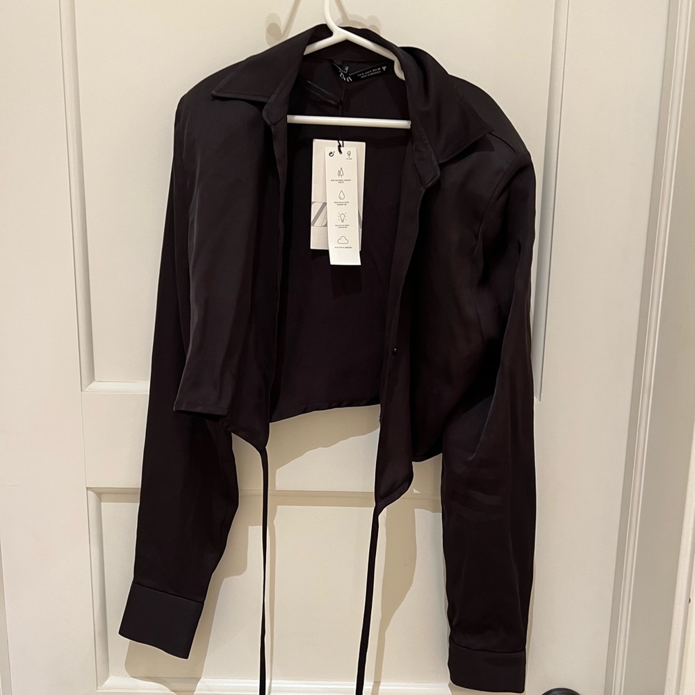 Cropped shirt with shoulder pads :)